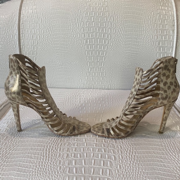 Ivanka Trump Womens Leopard Print Leather Back Zip Strappy Heels Sandals Size 7 - Picture 5 of 10